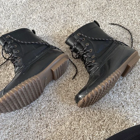 Black duck boots (rain boots) size 8 - Picture 4 of 7